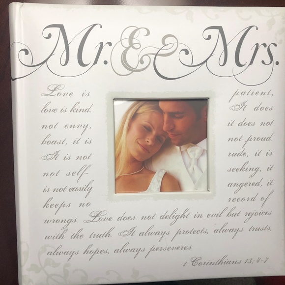 Mr and Mrs Corinthian script photo album - Picture 1 of 2